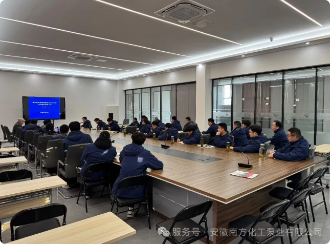 Le professeur Mou Jiegang de l'Université chinoise de Jiliang a visité Anhui South Chemical Pump Co., Ltd. pour dispenser une formation spécialisée sur les pompes centrifuges.